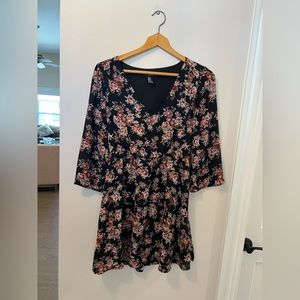 Forever 21 Women’s Black and Red Floral Dress